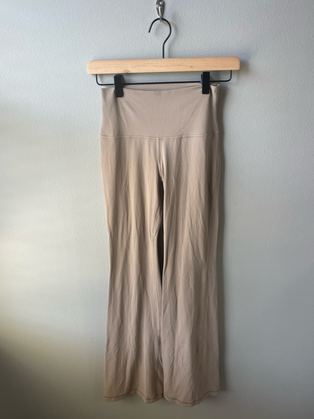 Golden by Aritzia BUTTER Cheeky Hi-Rise Flare Leggings Beige